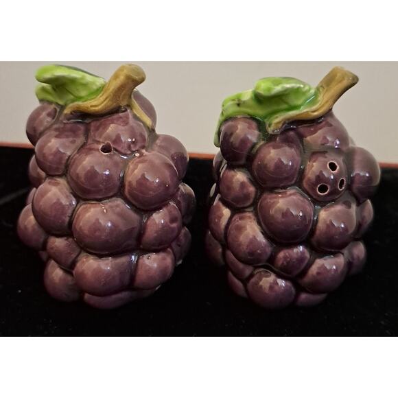 Grape Salt and Pepper Shakers made in Japan - Picture 1 of 6